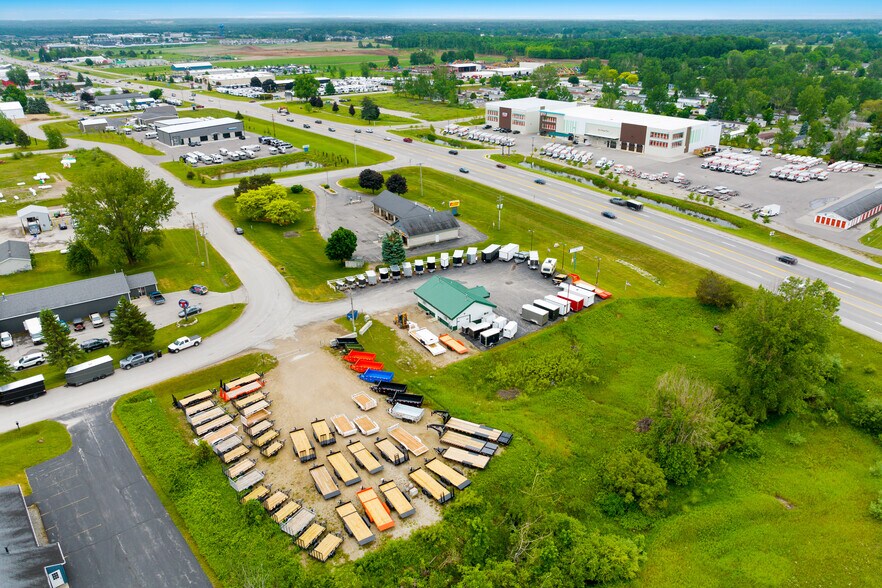 More Photos Of 981 Blue Star Dr, Traverse City Auto Repair For Sale