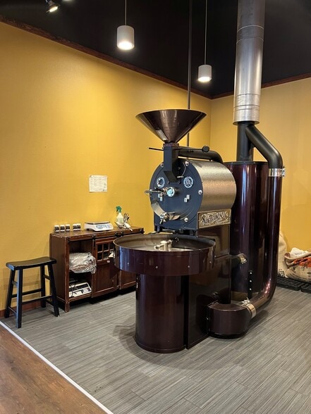 More Photos Of 269 16th St W, Dickinson Freestanding For Lease