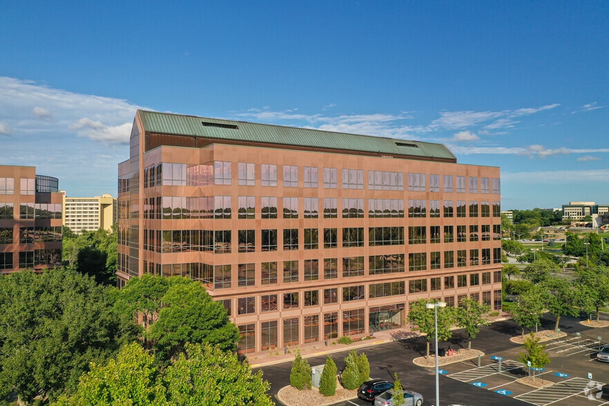 More Photos Of 7300 College Blvd, Overland Park Unknown For Lease