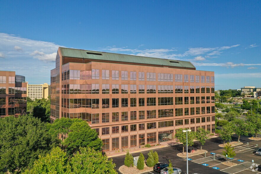 More Photos Of 7300 College Blvd, Overland Park Unknown For Lease