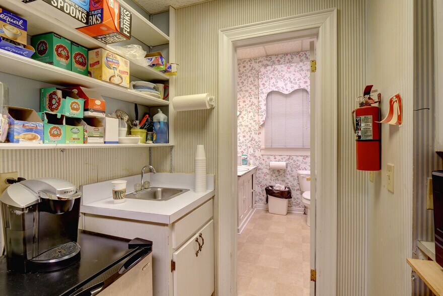 More Photos Of 14 S 5th Ave, Wilmington Office For Sale