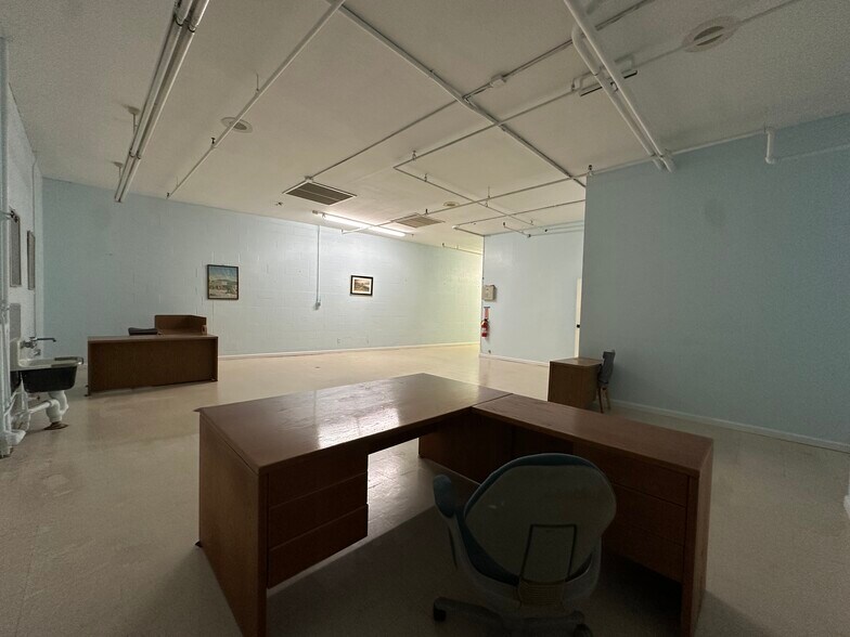 More Photos Of 6224 Fresno Ave, Richmond Office For Lease