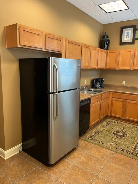 More Photos Of 1155 Halle Park Cir, Collierville Office For Lease