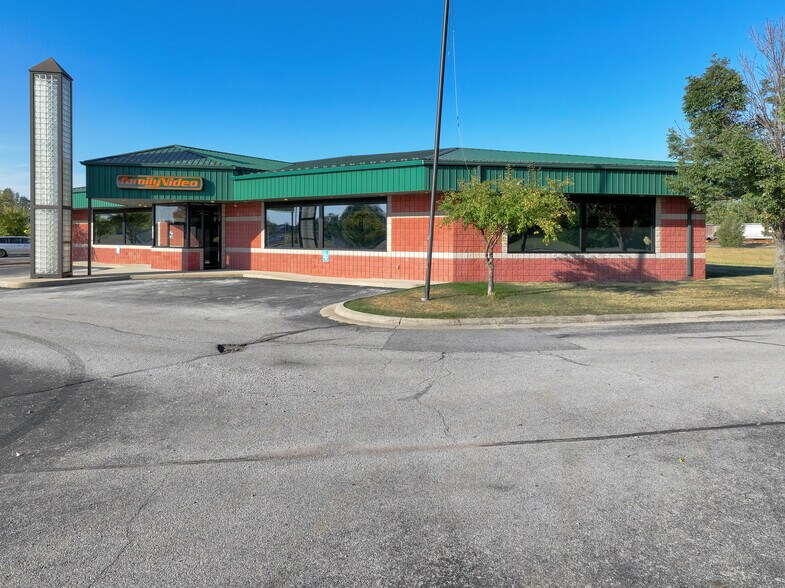 More Photos Of 3105 S 9th St, Lafayette Freestanding For Lease