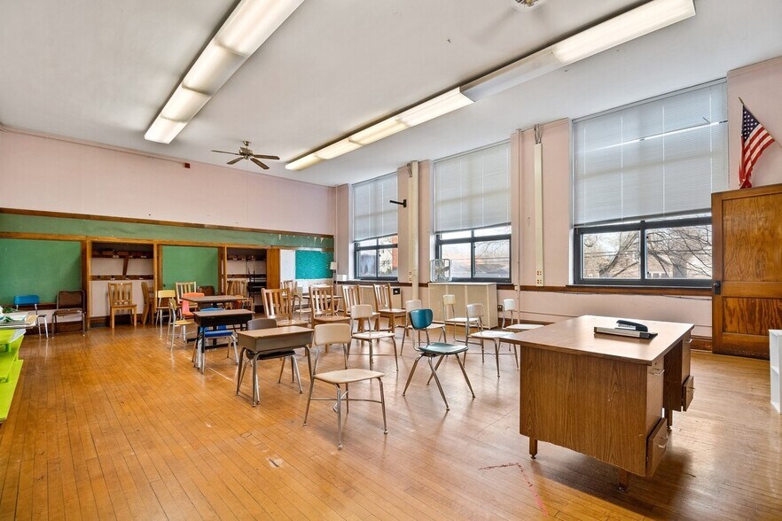 More Photos Of 8231 S South Shore Dr, Chicago Schools For Sale