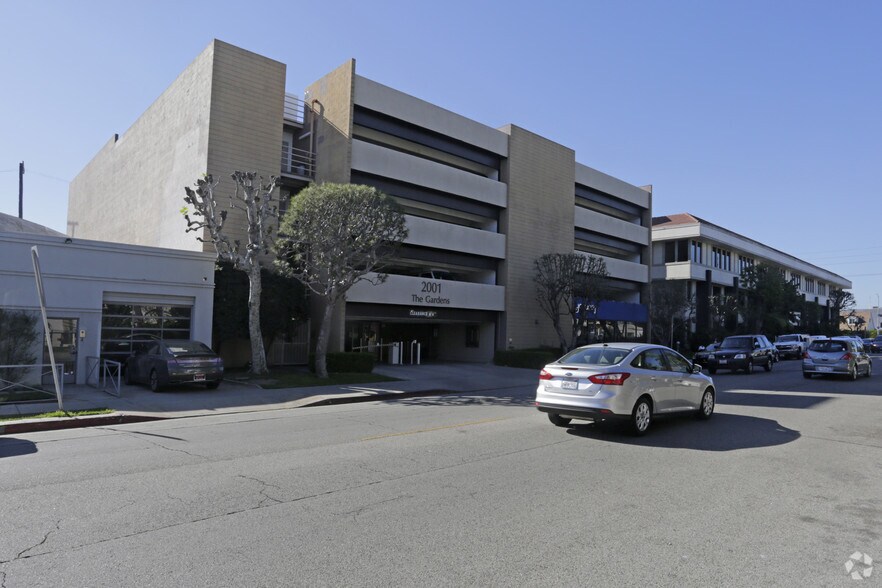 More Photos Of 2001 S Barrington Ave, Los Angeles Medical For Lease