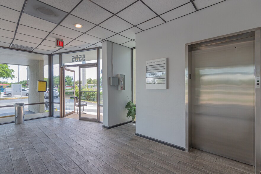 More Photos Of 5555 Hollywood Blvd, Hollywood Medical For Lease