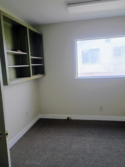 More Photos Of 652 S Broadway St, Forest City Medical For Sale