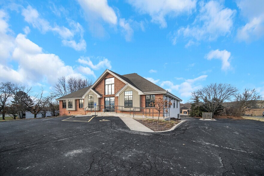 More Photos Of 4338 Morsay Dr, Rockford Medical For Lease