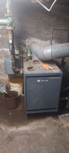 More Photos Of 66-68 Plymouth St, Edwardsville Flex For Sale