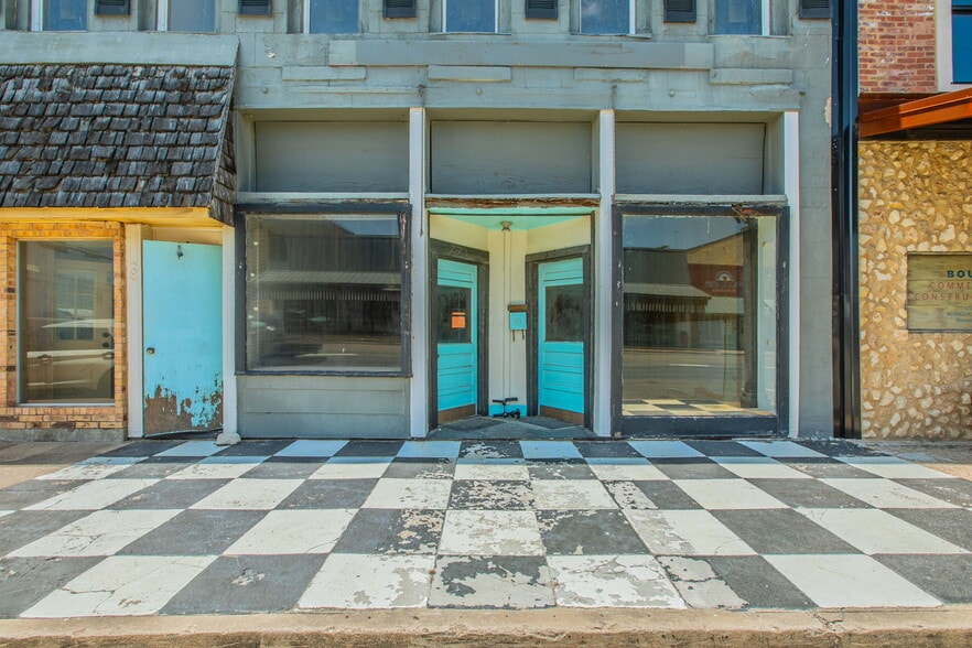 More Photos Of 221 S Main St, McGregor Storefront Retail Office For Sale