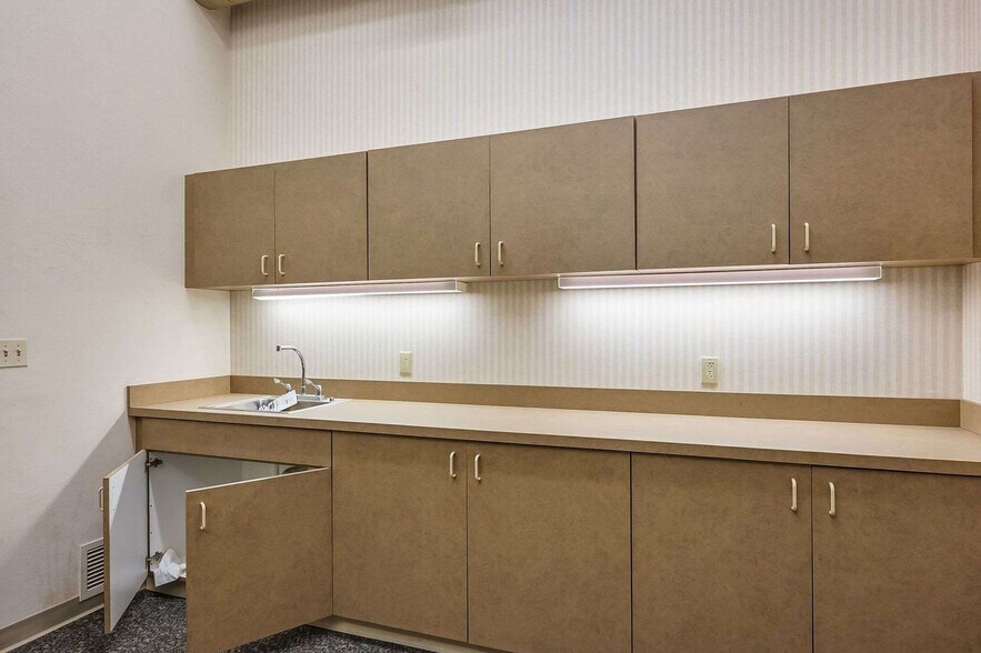 More Photos Of 412 E River St, Elyria Office For Sale