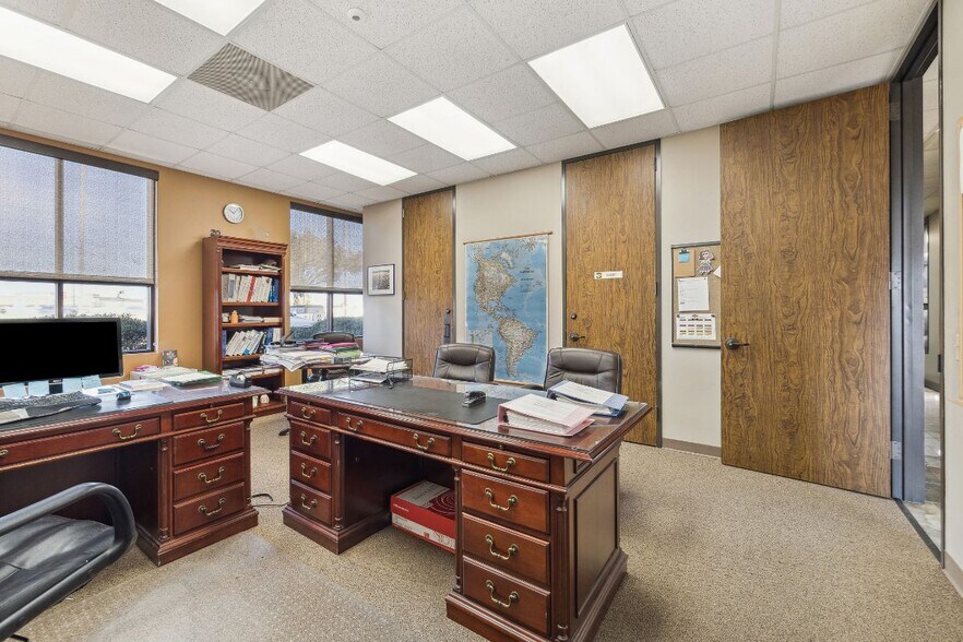 More Photos Of 25707 Southwest Fwy, Rosenberg Light Manufacturing For Sale