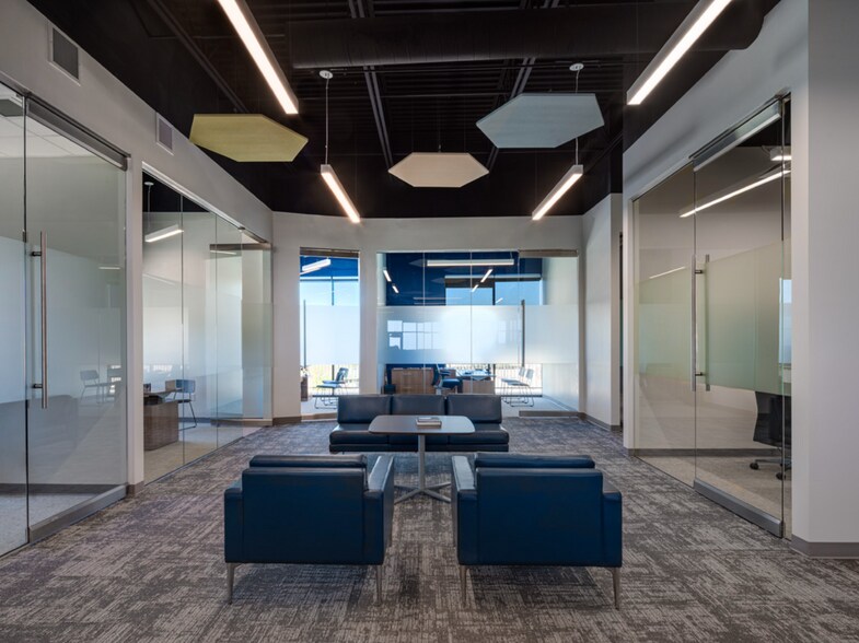 More Photos Of 165 Hargraves Dr, Austin Storefront For Lease