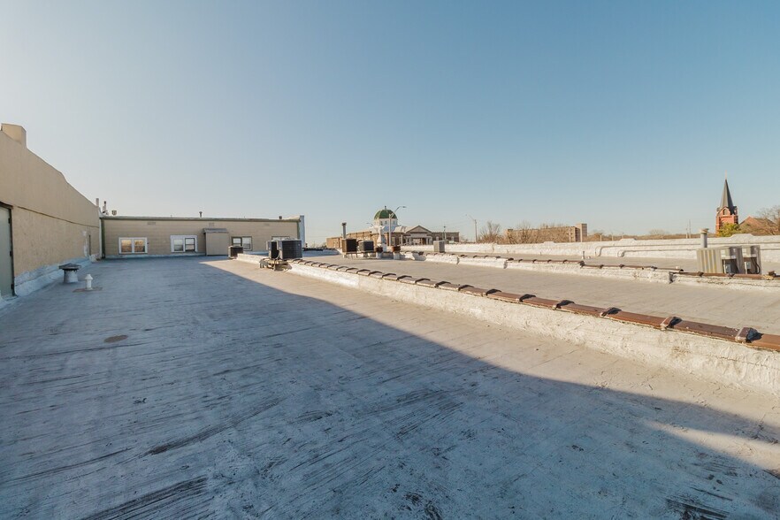 More Photos Of 722 N Main St, Newton Office For Sale