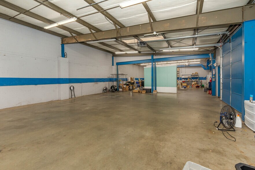 More Photos Of 946 S Chapman St, Greensboro Warehouse For Sale