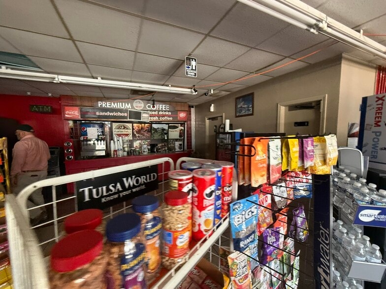 More Photos Of 319 Choctaw Ave, Savanna Convenience Store For Sale