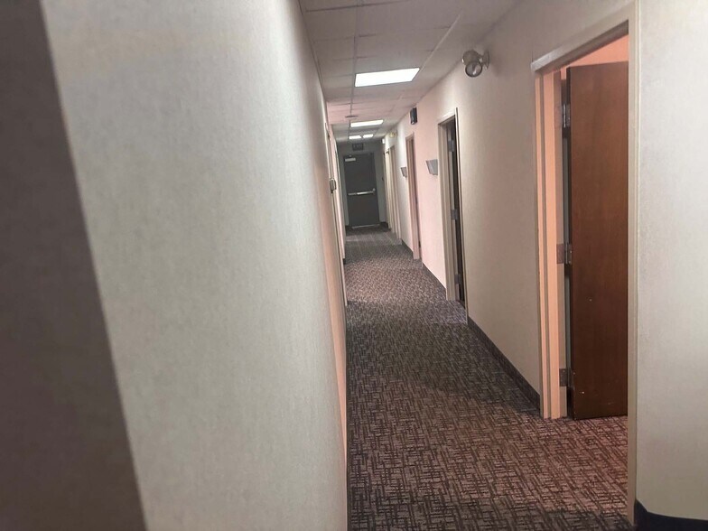 More Photos Of 390 Pierce St, Kingston Medical For Lease