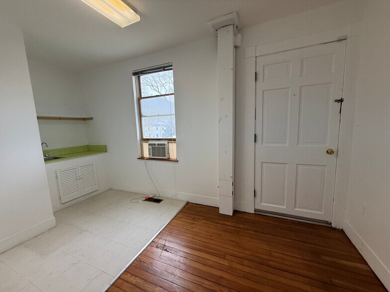 More Photos Of 635 Main St, Reisterstown Office For Sale