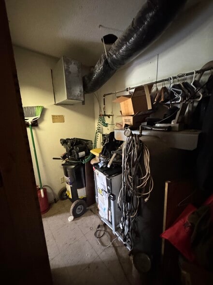 More Photos Of 818 Morton Ave, Bardstown Manufacturing For Sale