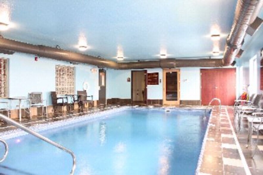 Primary Photo Of 17600 Dix Rd, Melvindale Hotel For Sale