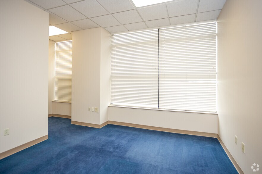 More Photos Of 205 W Market St, Lima Office For Sale