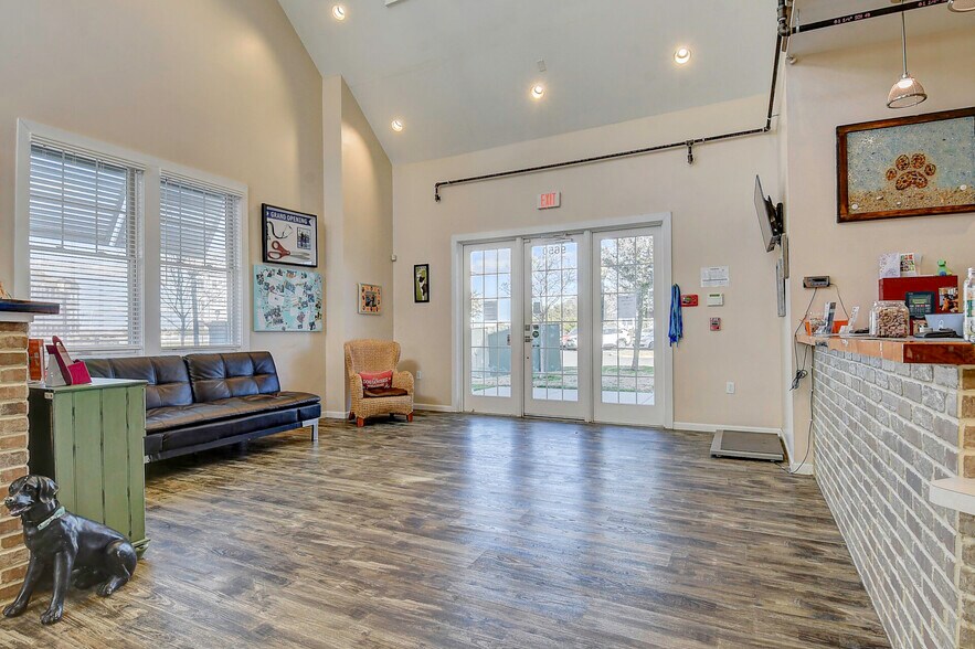 More Photos Of 9650 Shore Dr, Norfolk Veterinarian Kennel For Sale