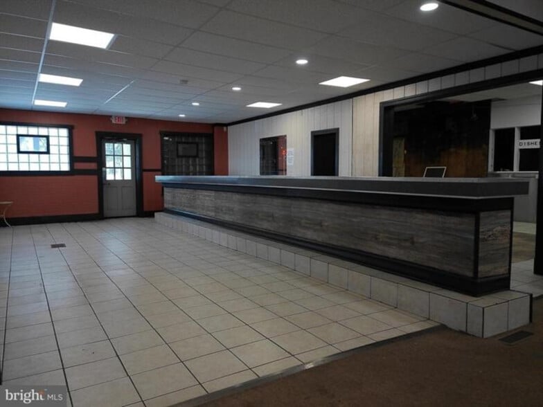 More Photos Of 2 W Market St, Gratz Storefront Retail Residential For Lease