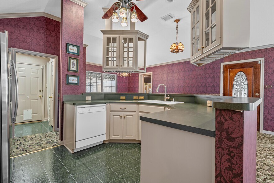 More Photos Of 103-105 E Center Street, Lorena Storefront For Sale