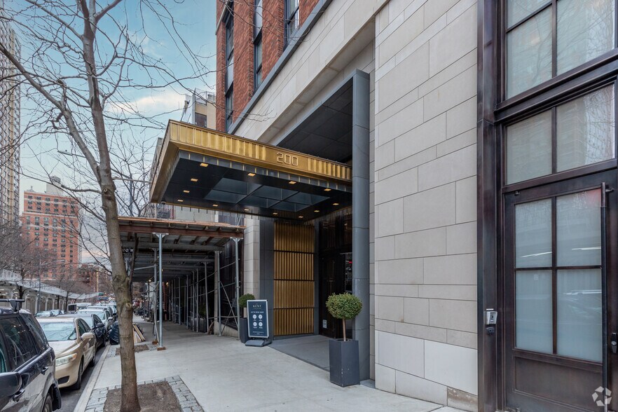 More Photos Of 1675 3rd Ave, New York Apartments For Lease