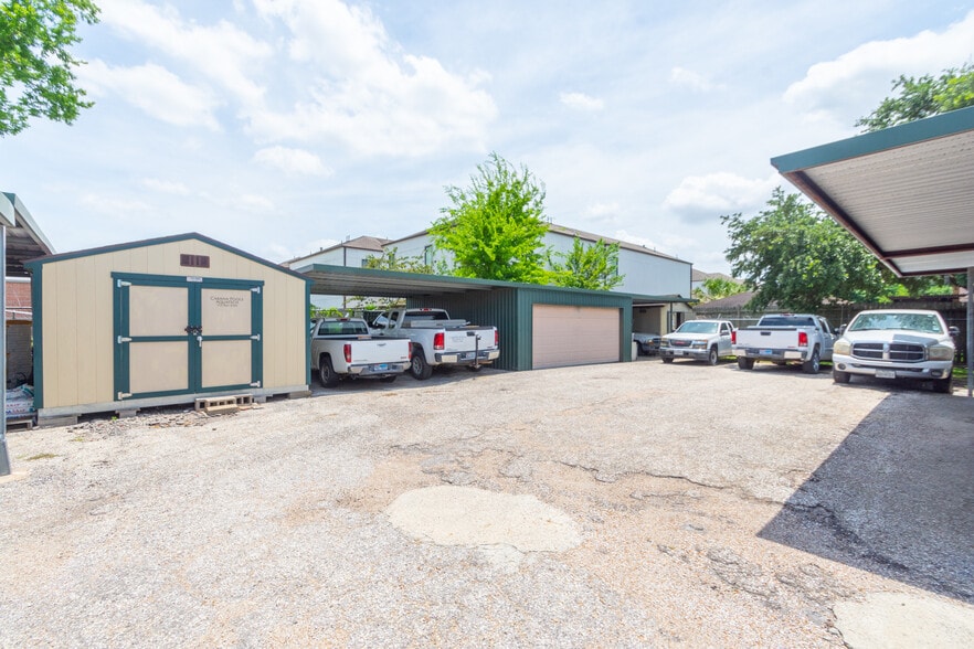 More Photos Of 1722 Monarch Oaks St, Houston Office For Lease