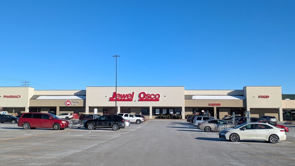 More Photos Of 2103-2109 N Veterans Pky, Bloomington Unknown For Lease