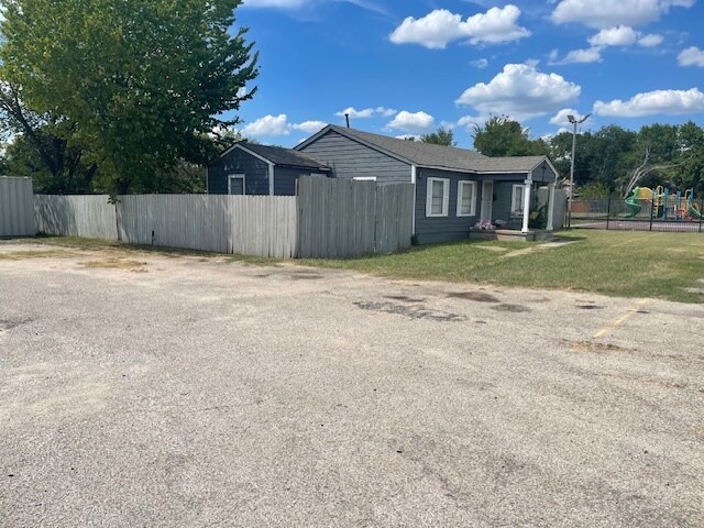 More Photos Of 8353 Lake June Rd, Dallas Religious Facility For Sale