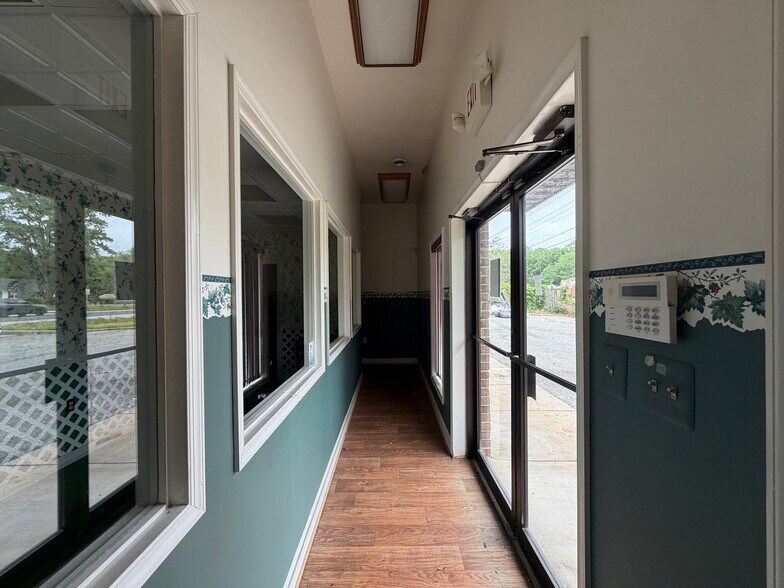 More Photos Of 2924 Marshall Hall Rd, Bryans Road Service For Sale