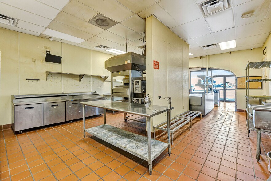 More Photos Of 920 Loveland-Madeira Rd, Loveland Storefront For Lease
