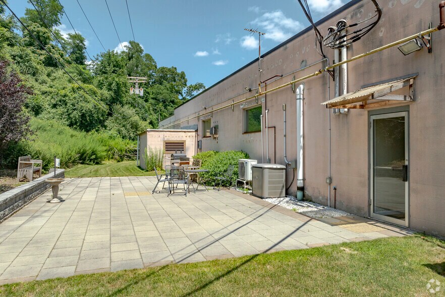 More Photos Of 925 Sherman Ave, Hamden Warehouse For Lease