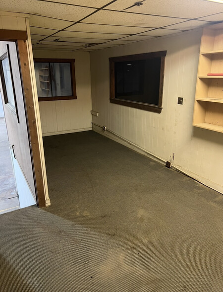 More Photos Of 764 Prairie St, Aurora Warehouse For Lease