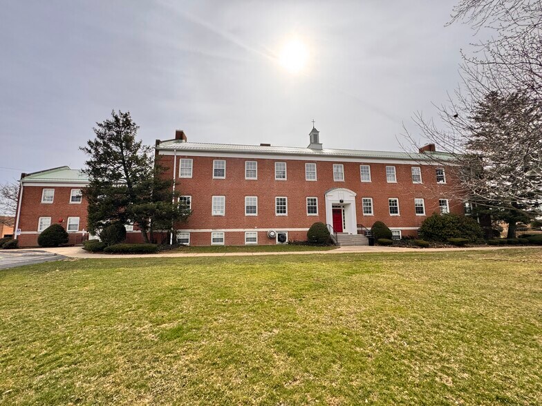 Primary Photo Of 618 Roswell NW Rd, Carrollton Healthcare For Sale
