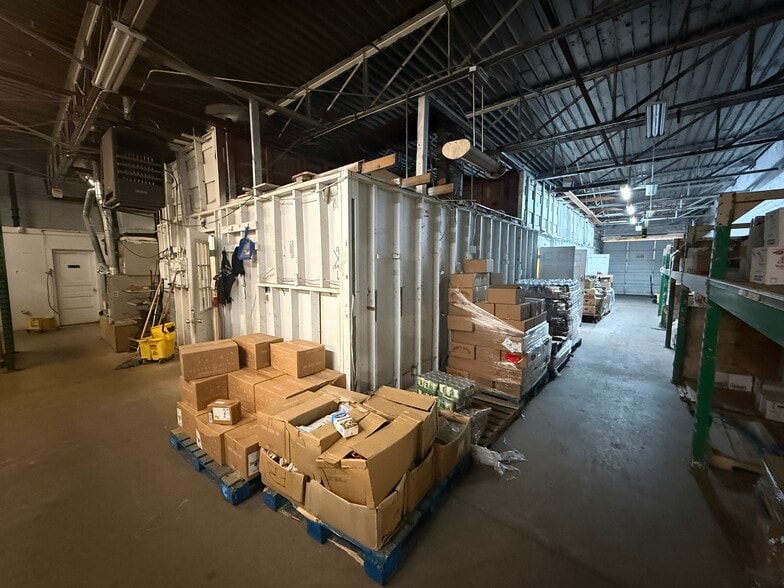 More Photos Of 503 E Oakwood St, Tyler Distribution For Sale