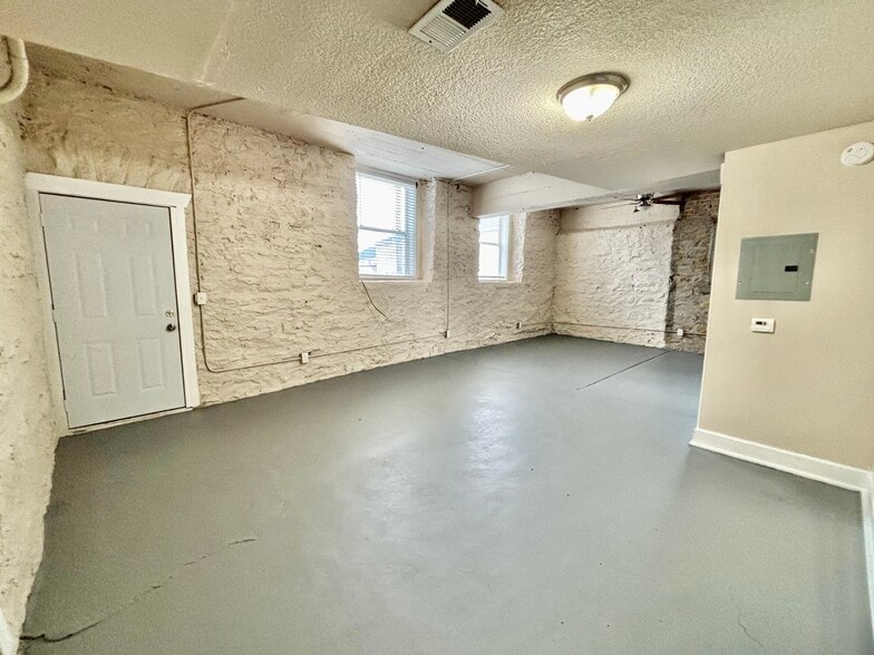 More Photos Of 1614-1620 E Linwood Blvd, Kansas City Apartments For Sale