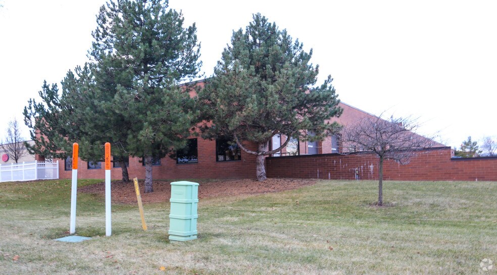 More Photos Of 8335-8363 N Steven Rd, Milwaukee Research And Development For Lease
