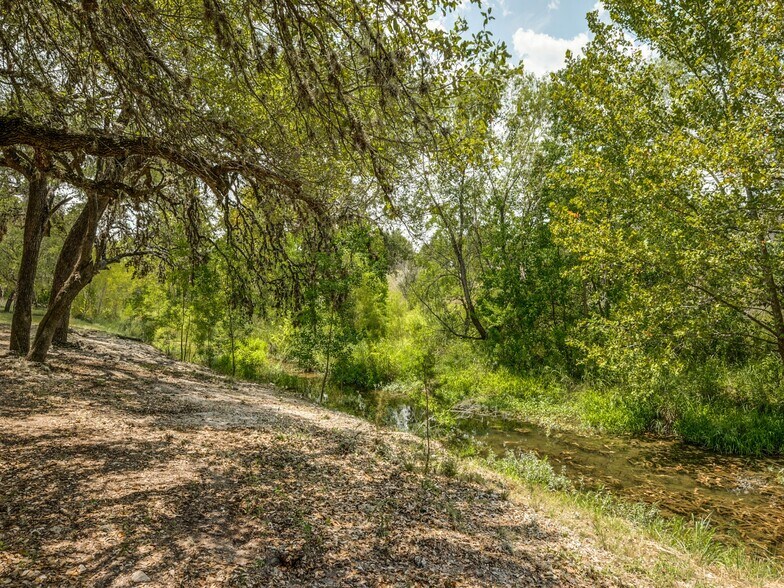 More Photos Of 536 S School St, Boerne Land For Sale