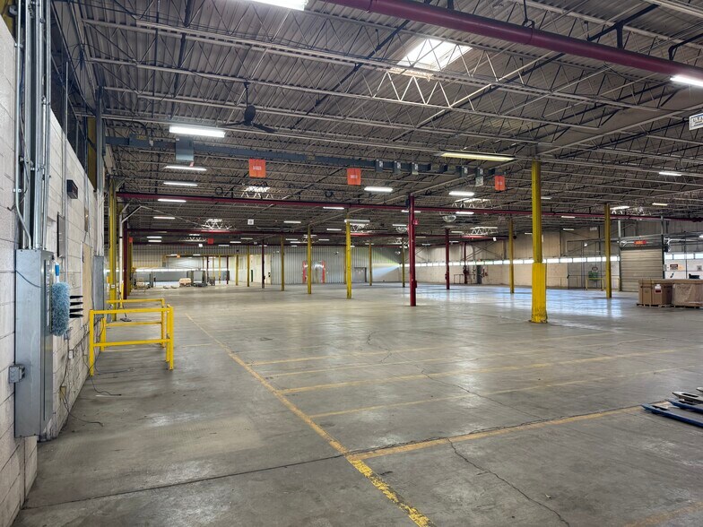 More Photos Of 800 Baker Rd, Dexter Warehouse For Lease