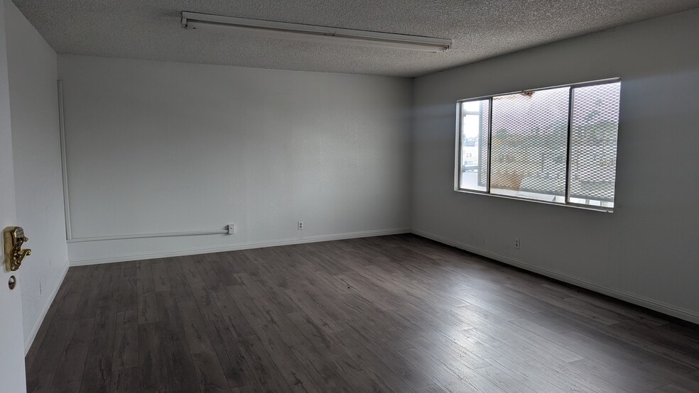 More Photos Of 1604 S Commerce St, Las Vegas Freestanding For Lease