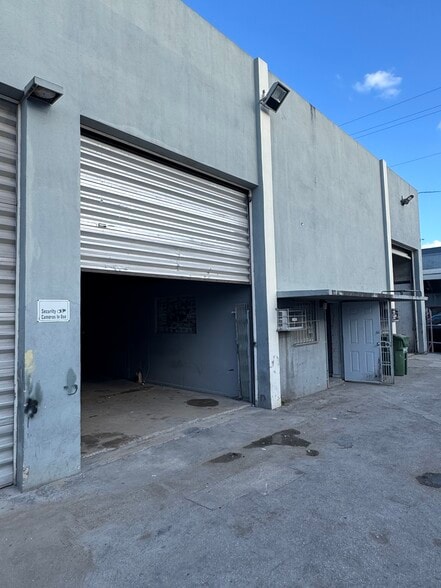 More Photos Of 3580 NW 49th St, Miami Warehouse For Lease