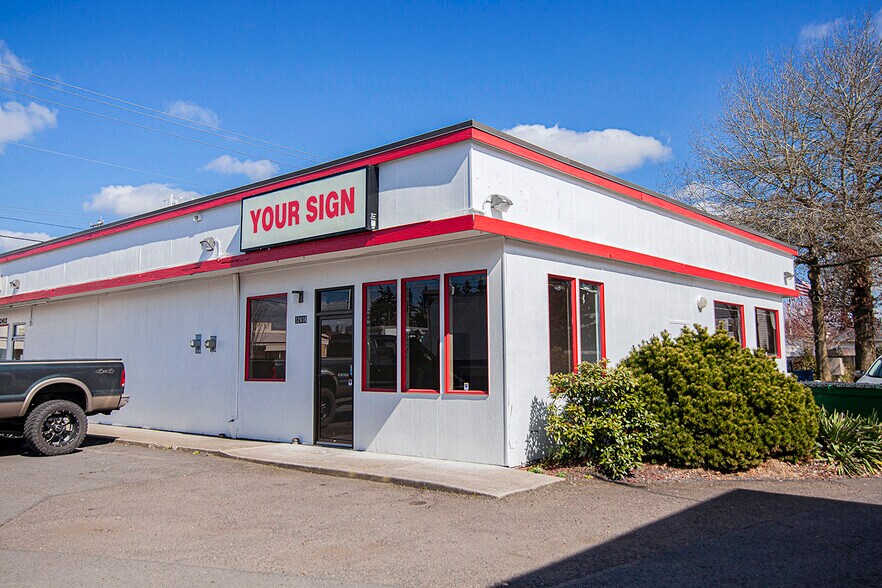 More Photos Of 12412 NE Halsey St, Portland Freestanding For Lease