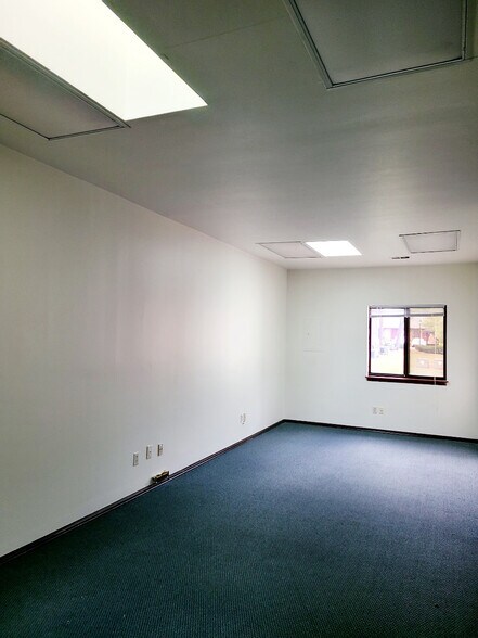 More Photos Of 101-279 Clarkson Executive Park, Ellisville Office For Lease