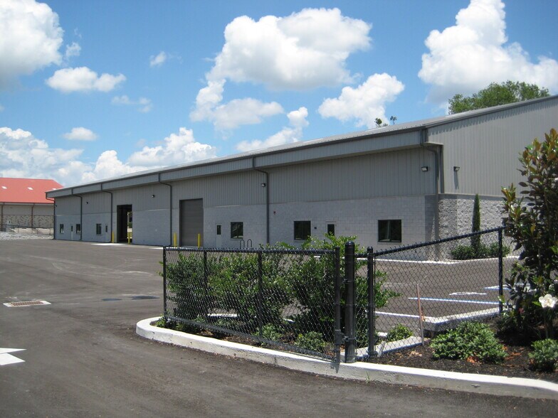 More Photos Of 357 W 4th St, Apopka Warehouse For Lease