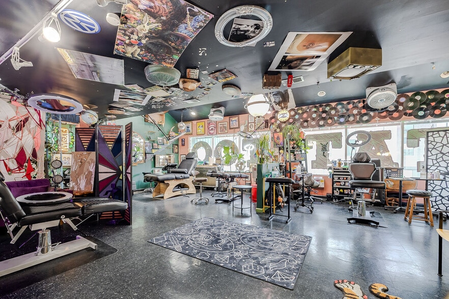 More Photos Of 302 W Victory Dr, Savannah Freestanding For Sale