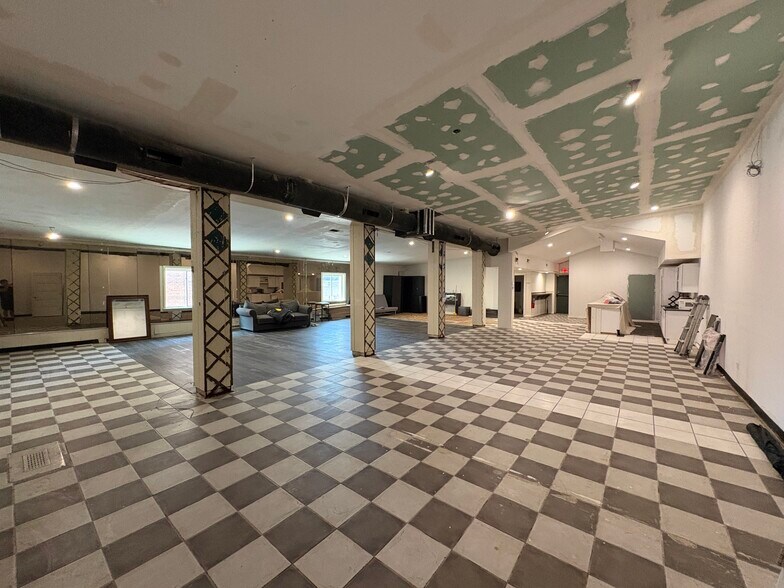 More Photos Of 210 E Galena Ave, Aurora Restaurant For Sale